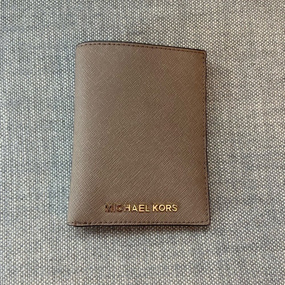 Michael Kors wallet like new